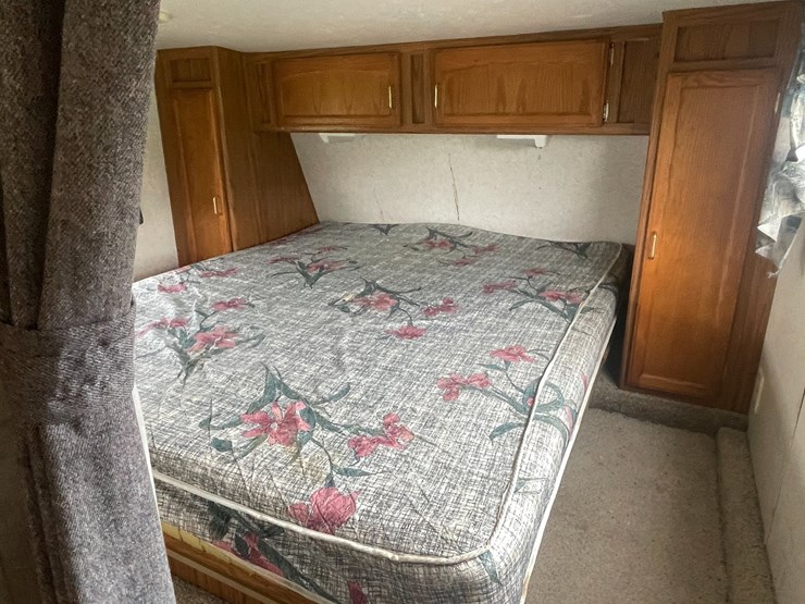 #4931-•-2001-jayco-qwest-27'-fifth-wheel-camper-(has-wi-title)-image-42