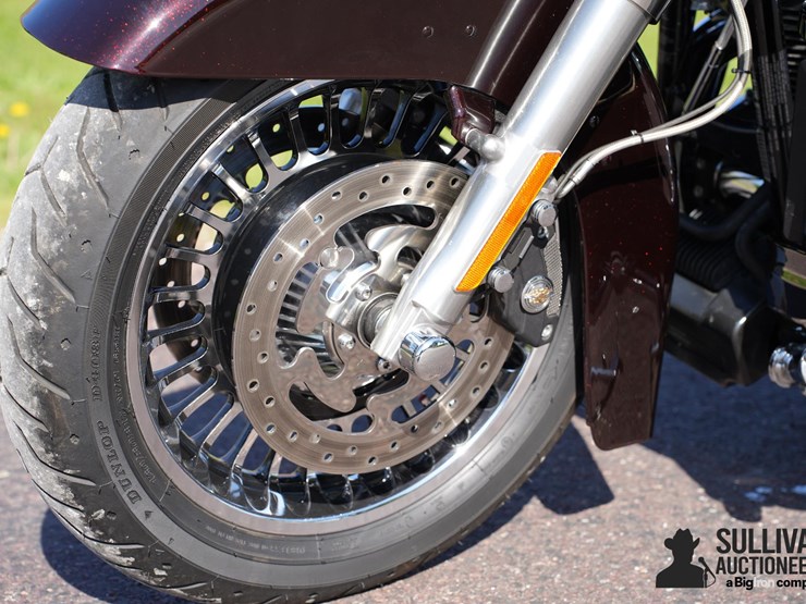 run-#10---2011-harley-davidson-flhx-motorcycle-image-10