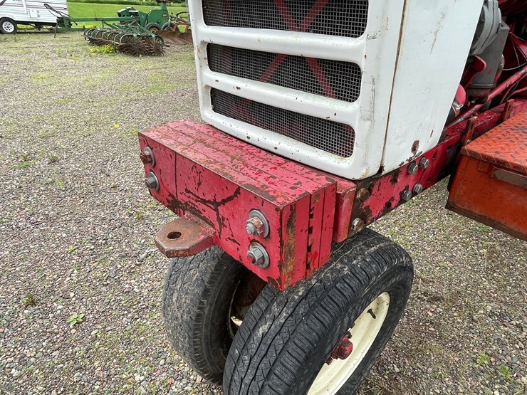 #4905-•-farmall-560-diesel-tractor-image-11