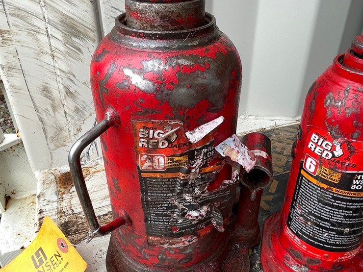#4951-•-(2)-big-red-bottle-jacks-image-2