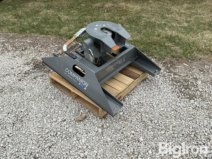 b-&-w-companion-5th-wheel-hitch-image-3