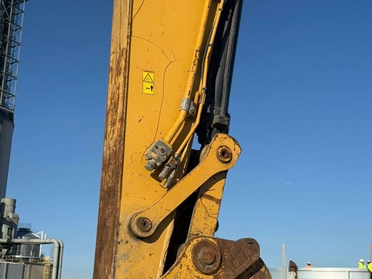 2014-caterpillar-336e-image-19