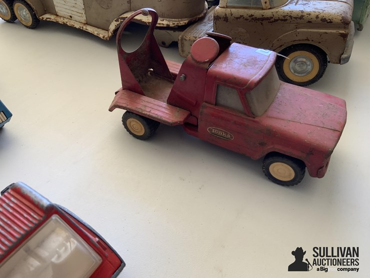 antique-tonka-tow-trucks-&-toys-image-3