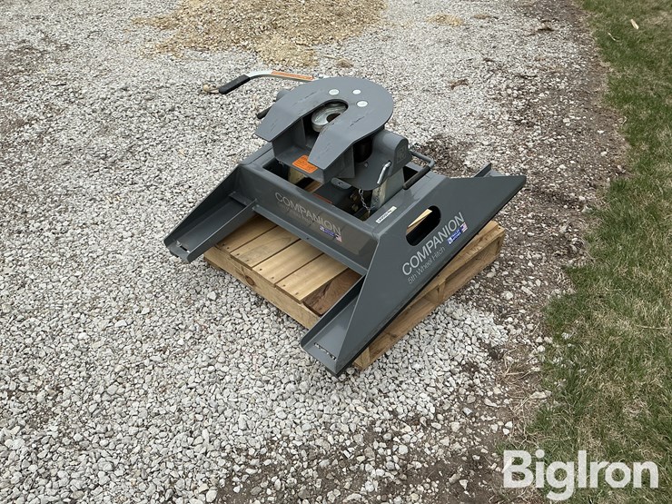 b-&-w-companion-5th-wheel-hitch-image-1