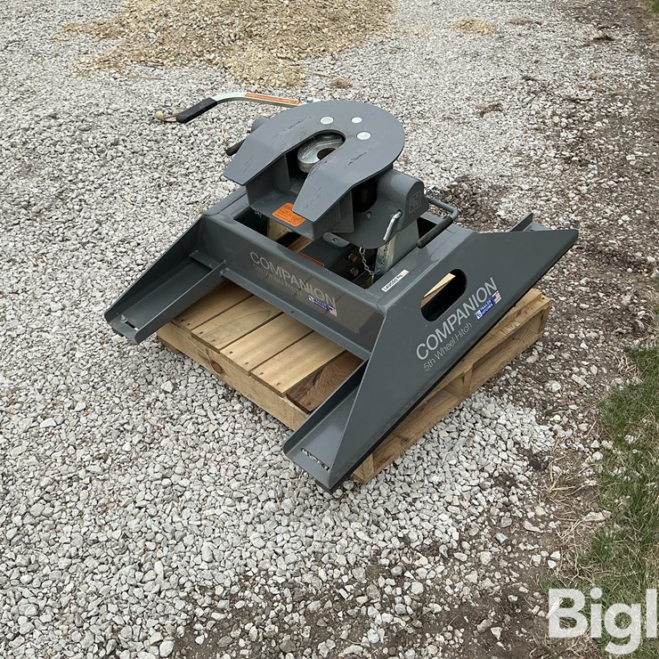 B & W Companion 5th Wheel Hitch