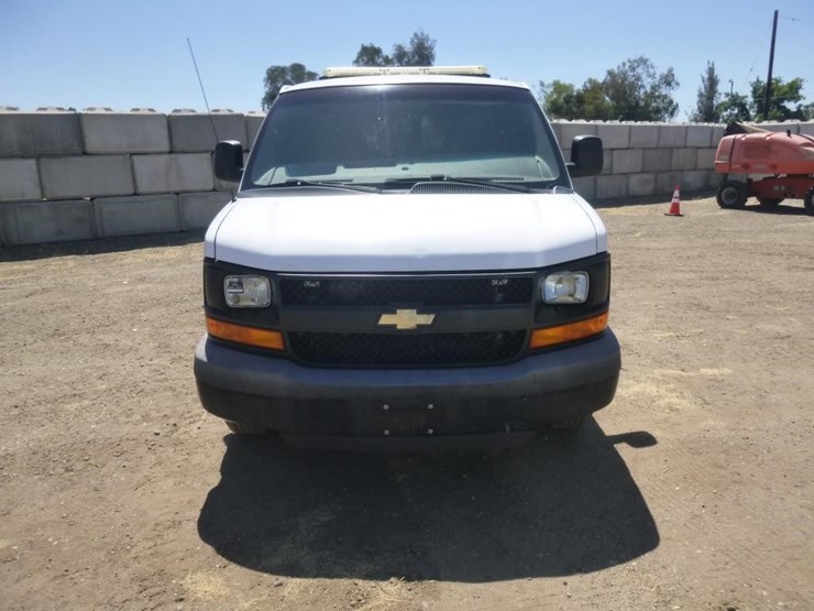 2013-chevrolet-3500-image-21