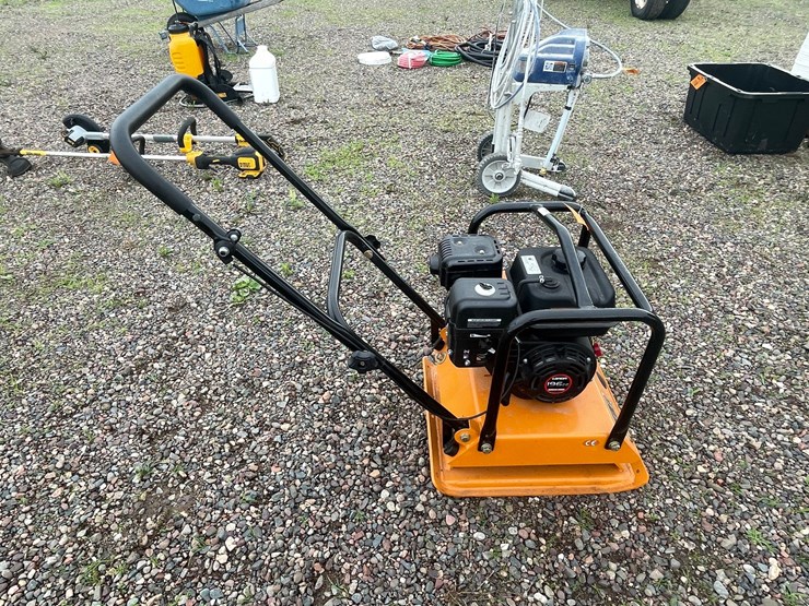 #4936-•-landhonor-gas-powered-plate-compactor-image-4