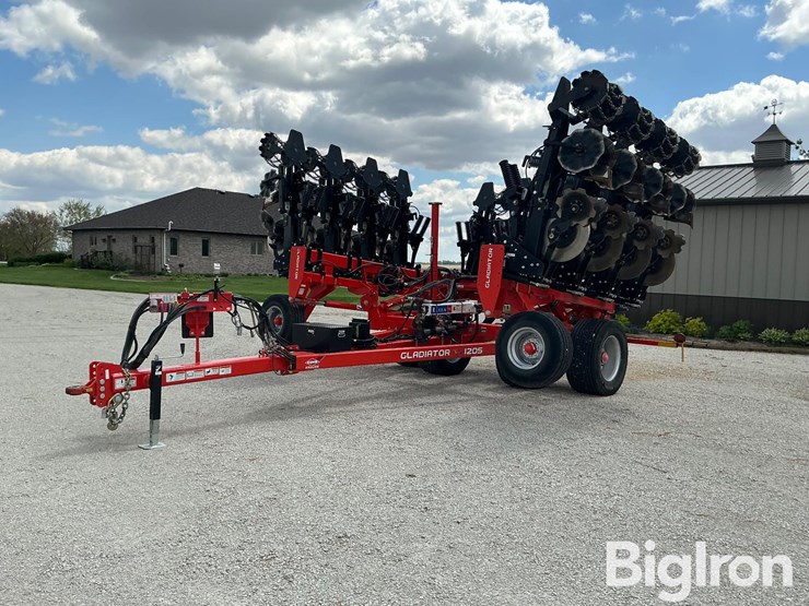 2017-kuhn-gladiator-1205-applicator-image-1