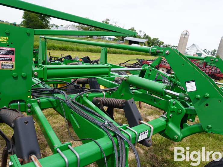2013-john-deere-2410-image-15