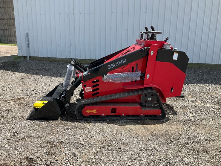 #1017-•-unused-sdlanch-ssl1500-tracked-mini-skid-steer-loader-image-2