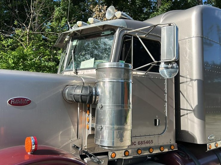 1979-peterbilt-359-image-12