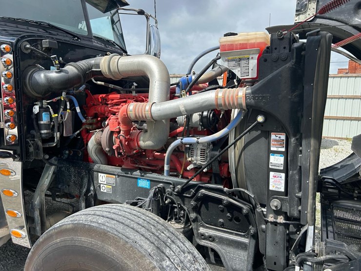 2024-peterbilt-389-image-47