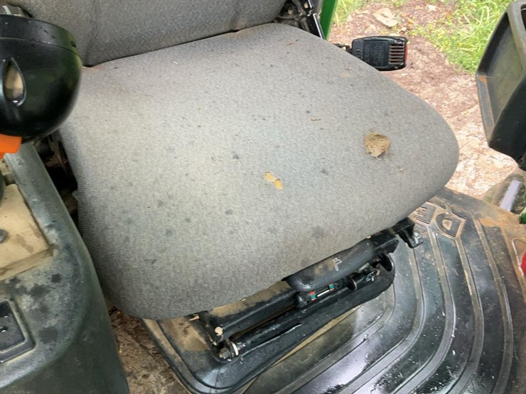 2015-deere-848h-image-46