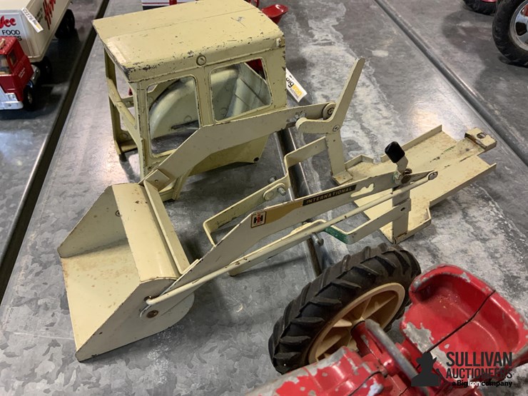 international-toy-tractors-and-parts-image-4
