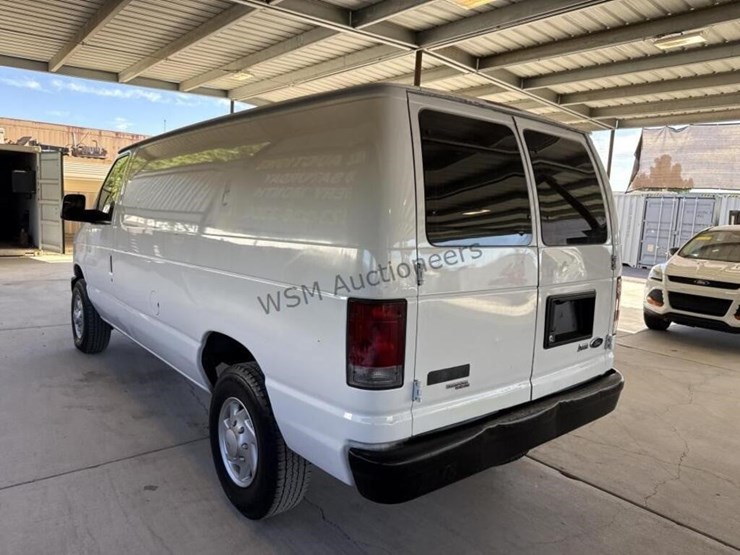 2013-ford-cargo-image-7