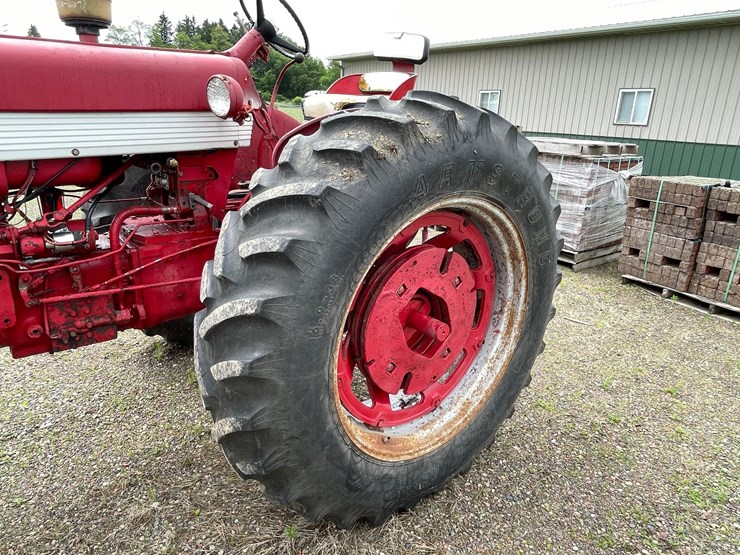 #4905-•-farmall-560-diesel-tractor-image-19