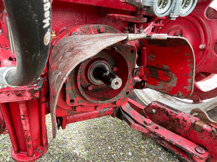 #4905-•-farmall-560-diesel-tractor-image-24