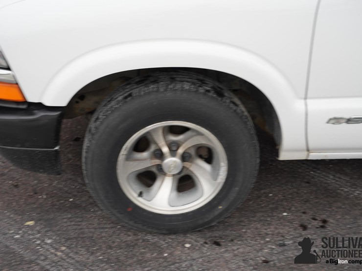 2001-chevrolet-s10-image-13