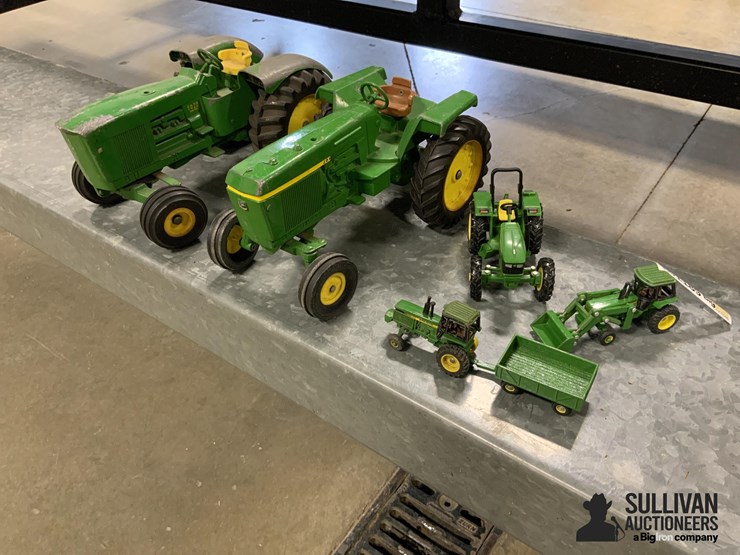 john-deere-toy-tractors-image-1