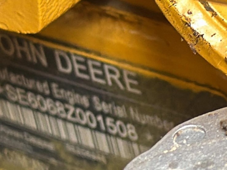 2004-deere-700h-image-35