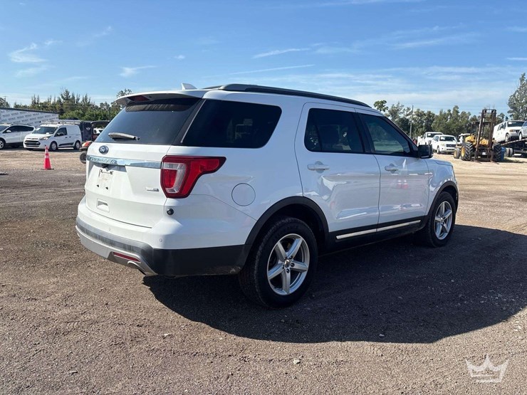 2016-ford-explorer-image-4