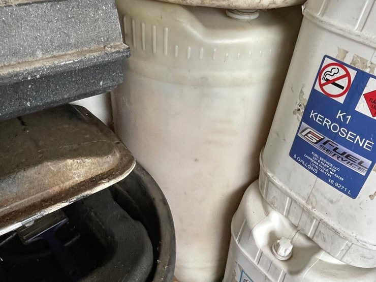 #4955-•-(2)-15-gallon-jugs-and-(3)-5-gallon-jugs-image-3