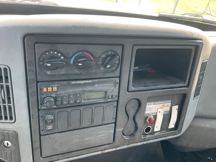 2002-international-durastar-4300-image-24