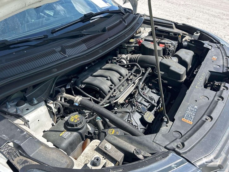 2016-ford-explorer-image-9