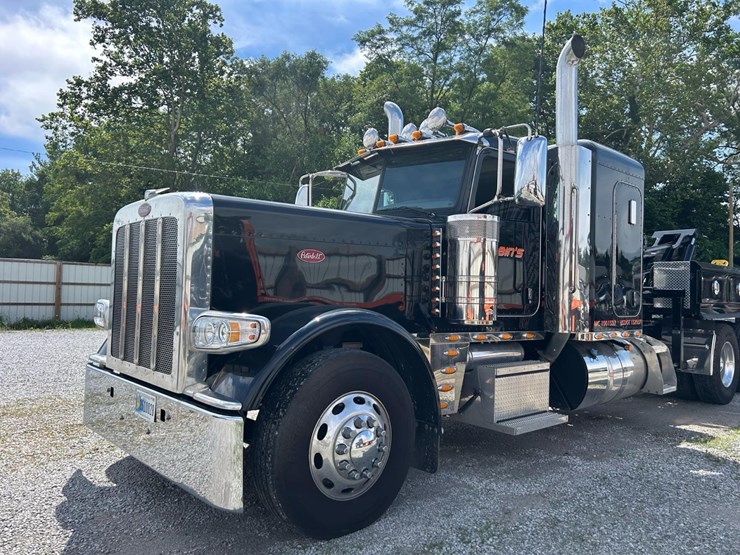 2024-peterbilt-389-image-1
