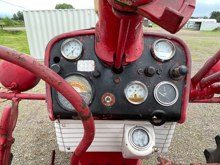 #4905-•-farmall-560-diesel-tractor-image-29
