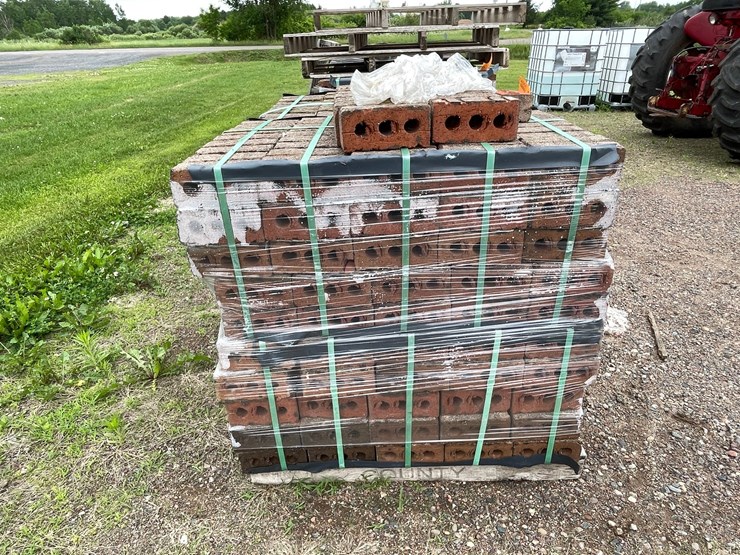 #4956-•-pallet-of-bricks-image-3