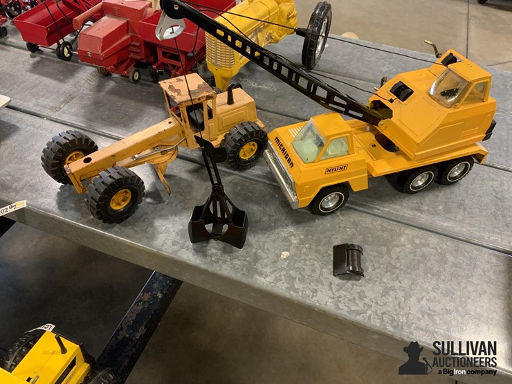 nylint-crane-&-road-grader-image-1