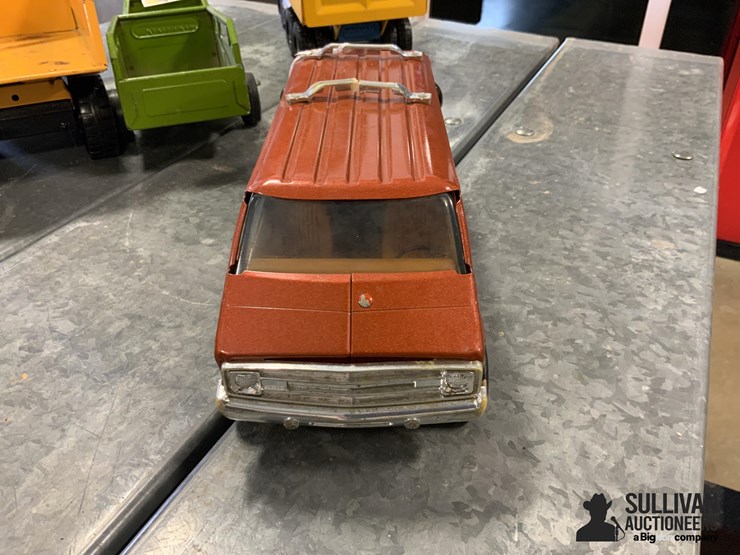 ertl-sandvan-toy-van-image-2