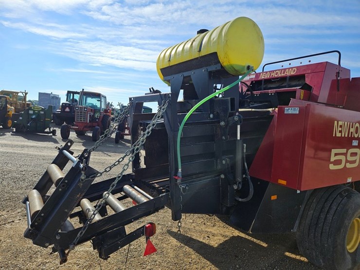 new-holland-590-image-35