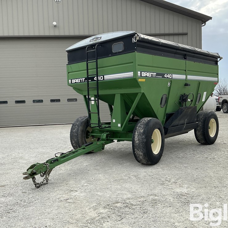 Unverferth Brent GT440 Grain Wagon
