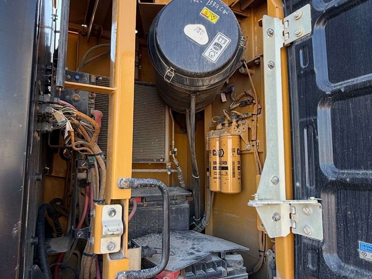 2014-caterpillar-336e-image-13