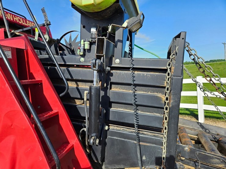 new-holland-590-image-27
