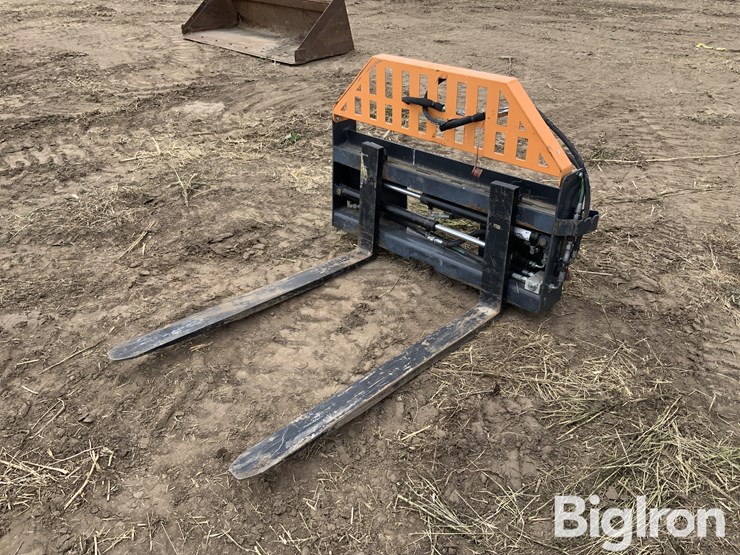 2023-wolverine-pfa-11-3300g-hydraulic-fork-skid-steer-attachment-image-1