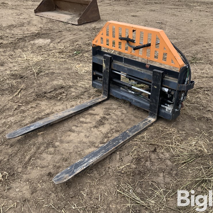 2023 Wolverine PFA-11-3300G Hydraulic Fork Skid Steer Attachment