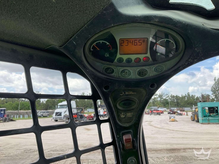 2022-bobcat-t740-image-12