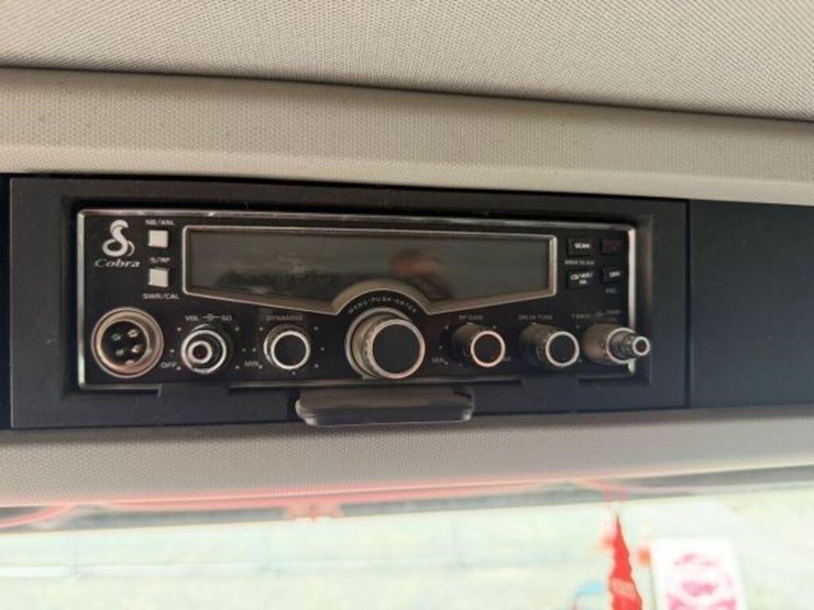2021-kenworth-t880-image-25