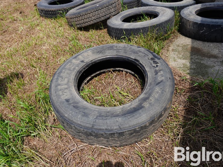 11r24.5-tire-image-1