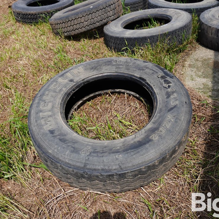 11R24.5 Tire