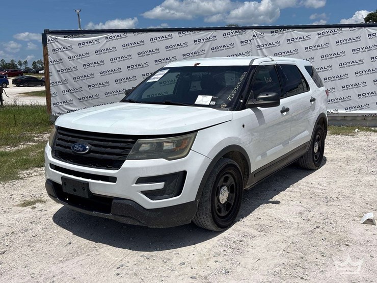 2016-ford-explorer-image-1
