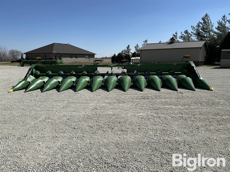 2022-john-deere-c12r-image-2