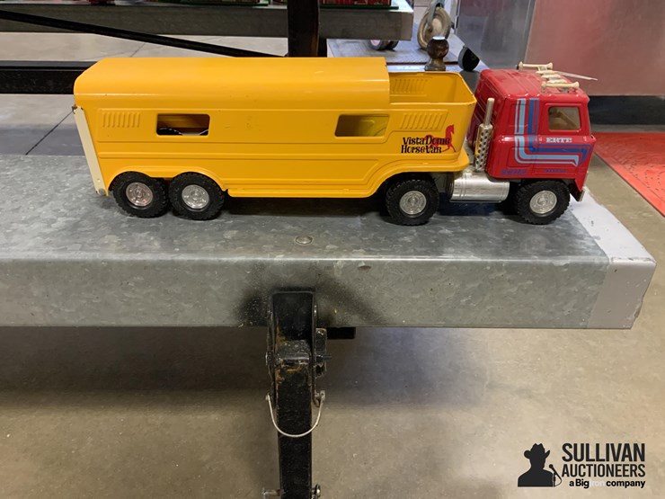 ertl-vista-dome-horse-van-and-truck-image-8