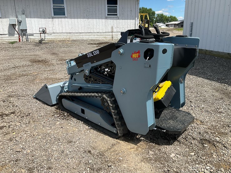 #1018-•-unused-sdlanch-ssl1200-mini-track-skid-steer-loader-image-3