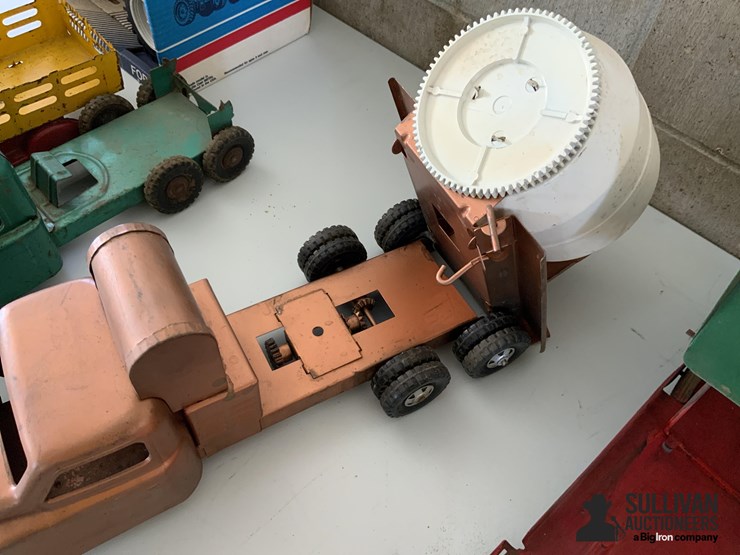 concrete-and-dump-toy-trucks-image-6