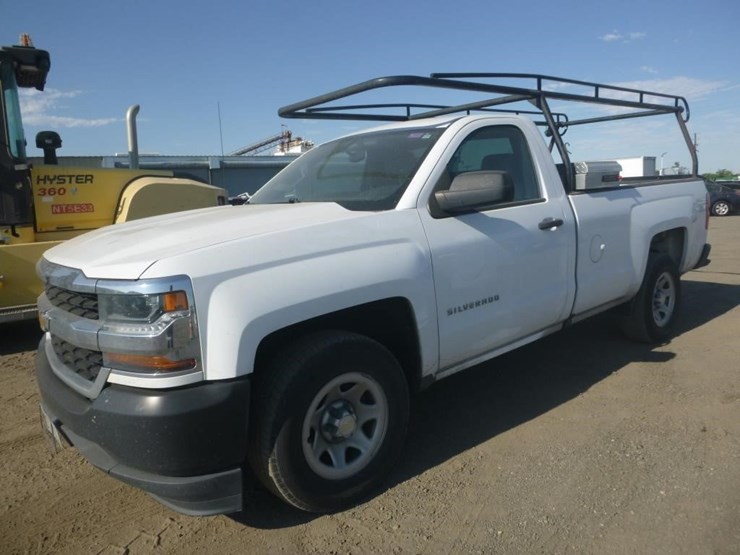 2018-chevrolet-1500-image-1