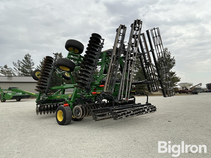 2022-john-deere-2660vt-image-7